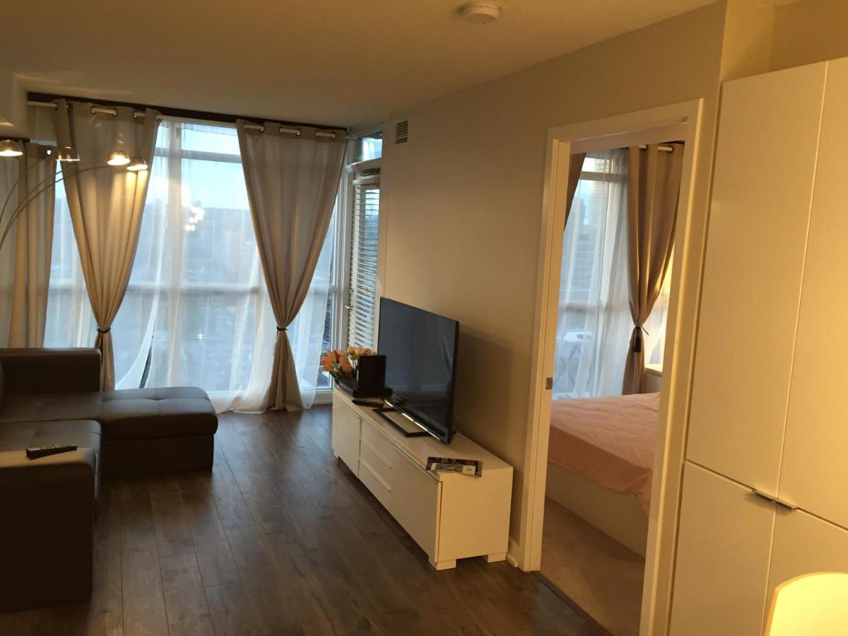 Stylish And Bright 2Br Condo In The Heart Of Downtown 토론토 외부 사진